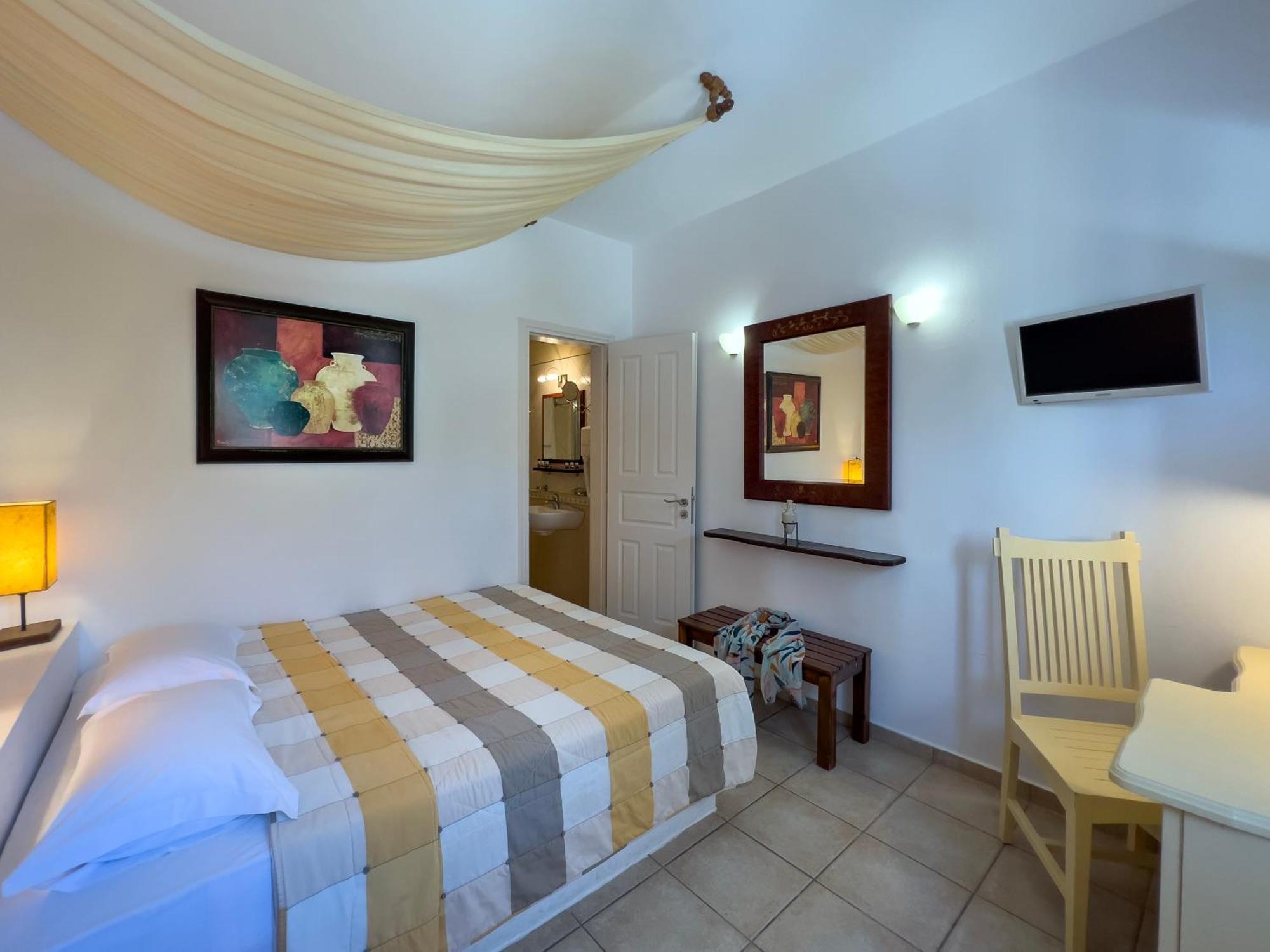 Chora Resort Hotel & Spa Folegandros Town Exterior foto
